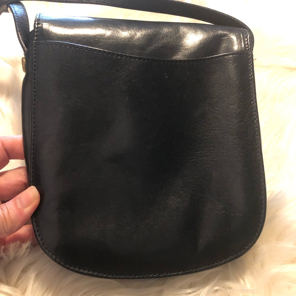 Oroton black leather crossbody purse with snap flap and slip pocket on back - Picture 3 of 9